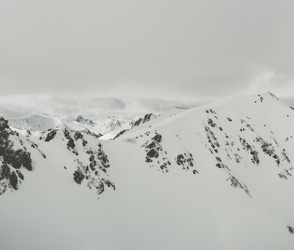 Lage und Anreise Berglandschaft im Winter mit Schnee