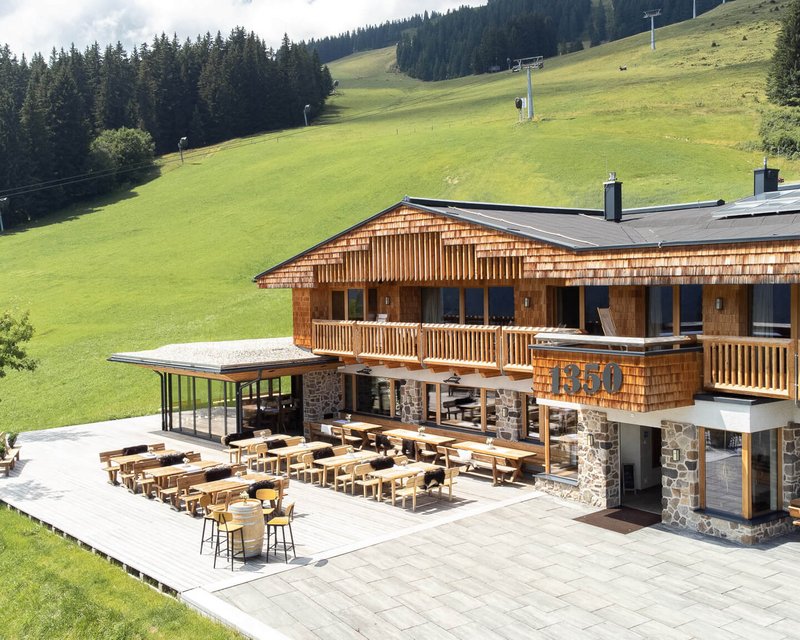 Außenaufnahme Die Alm 135 im Sommer