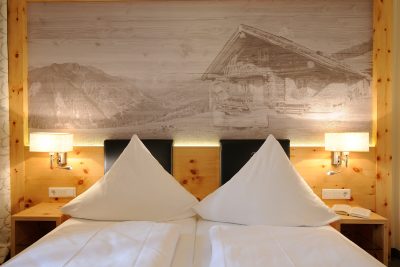 Zimmer und Betten im Hotel Marten in Saalbach-Hinterglemm